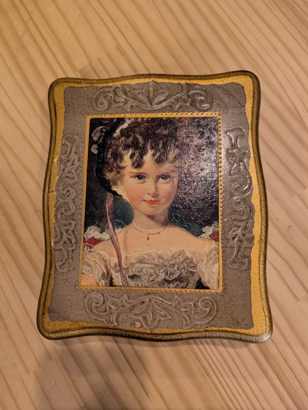 Vintage Wooden Victorian Girl Trinket Box Jewelry Holder Display Decor 6x7